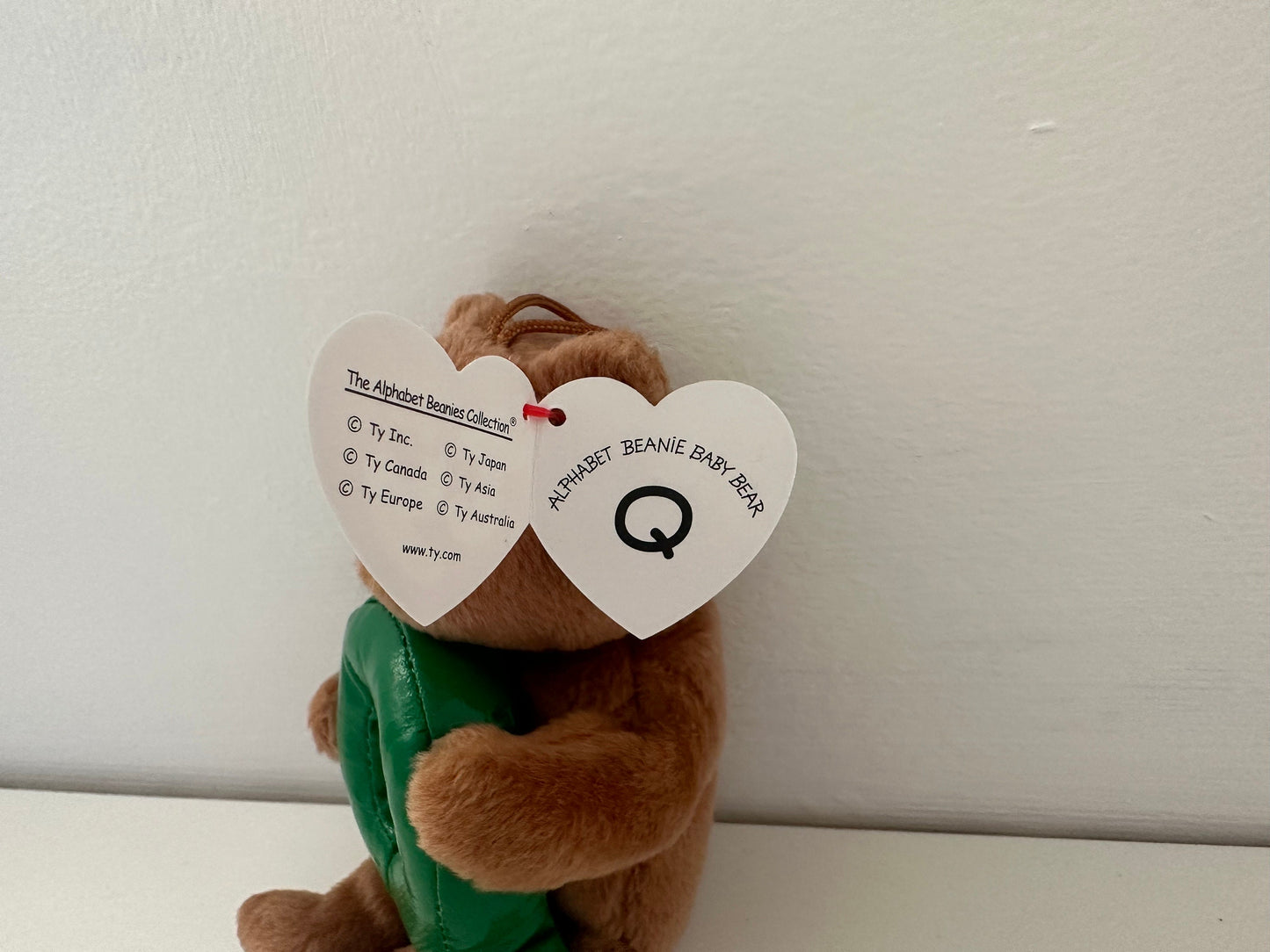 Ty Alphabet Beanie “Q” the Bear Holding Letter Q(4.5 inch)