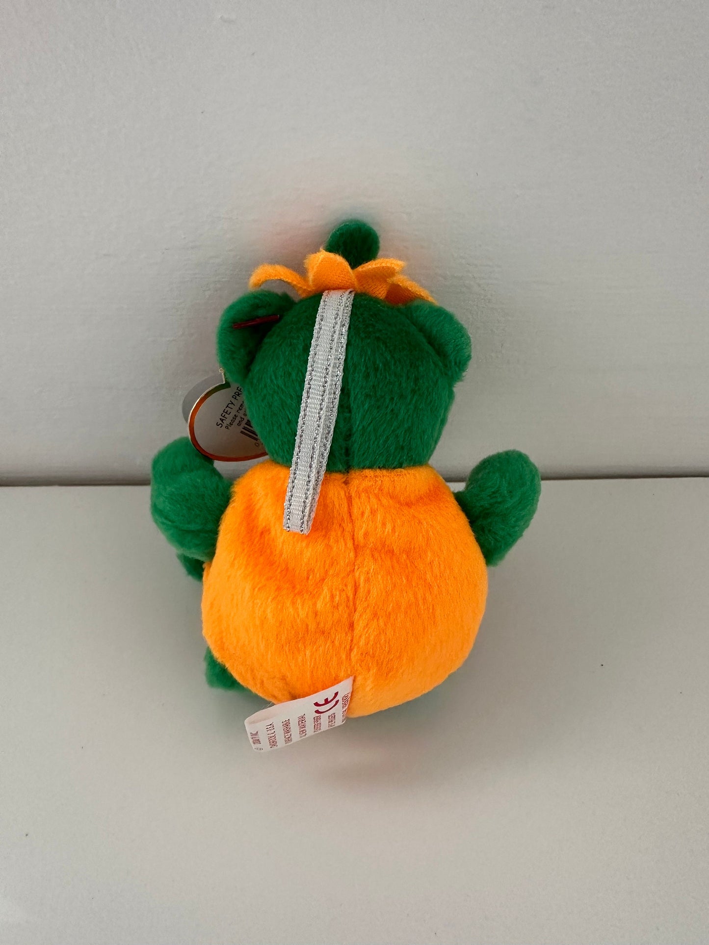 Ty Halloweenie Beanie “Tricky” the Halloween Bear Holding Pumpkin - Teenie Beanie (4 inch)