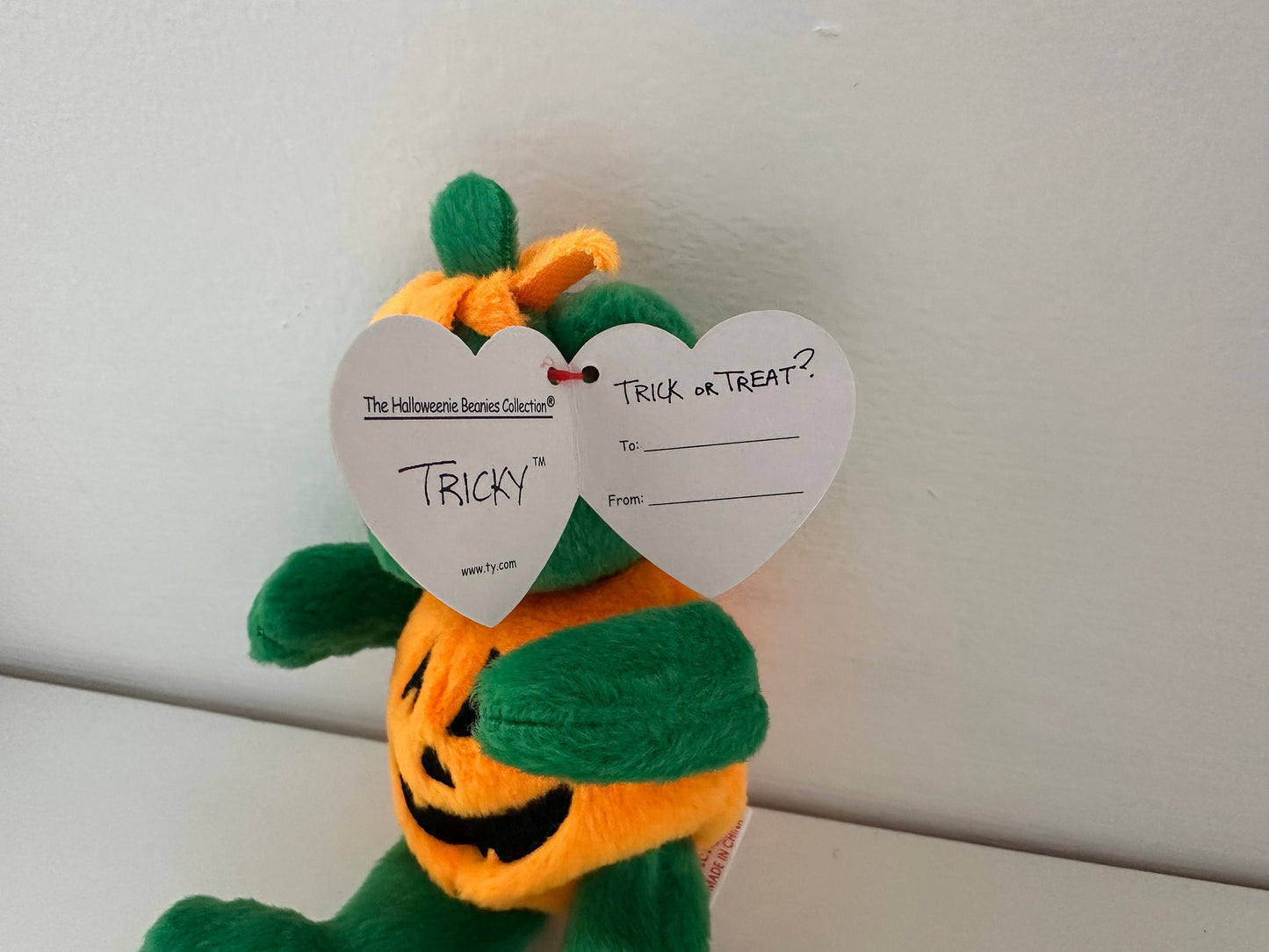 Ty Halloweenie Beanie “Tricky” the Halloween Bear Holding Pumpkin - Teenie Beanie (4 inch)