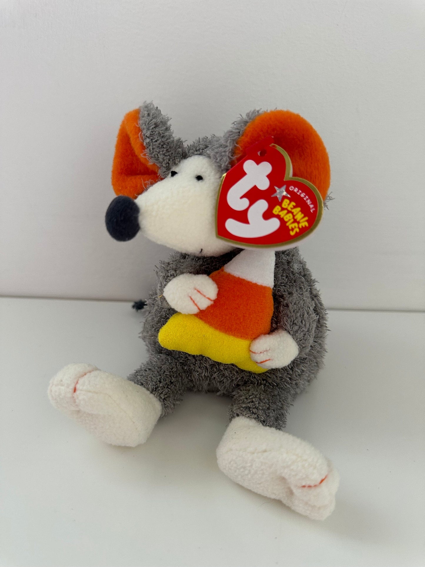 Ty Beanie Baby “Ratzo” the Gray Rat Holding Candy Corn (5.5 inch)