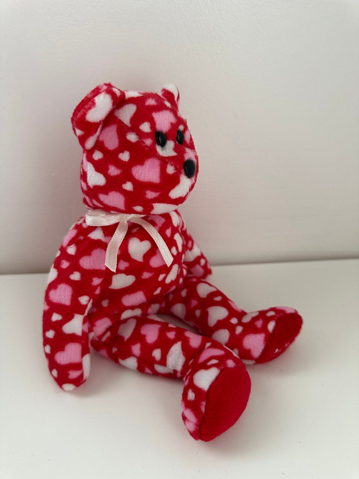 Ty Beanie Baby “Hearts a Flutter” the Valentines Day / Love Bear (8.5 inch)