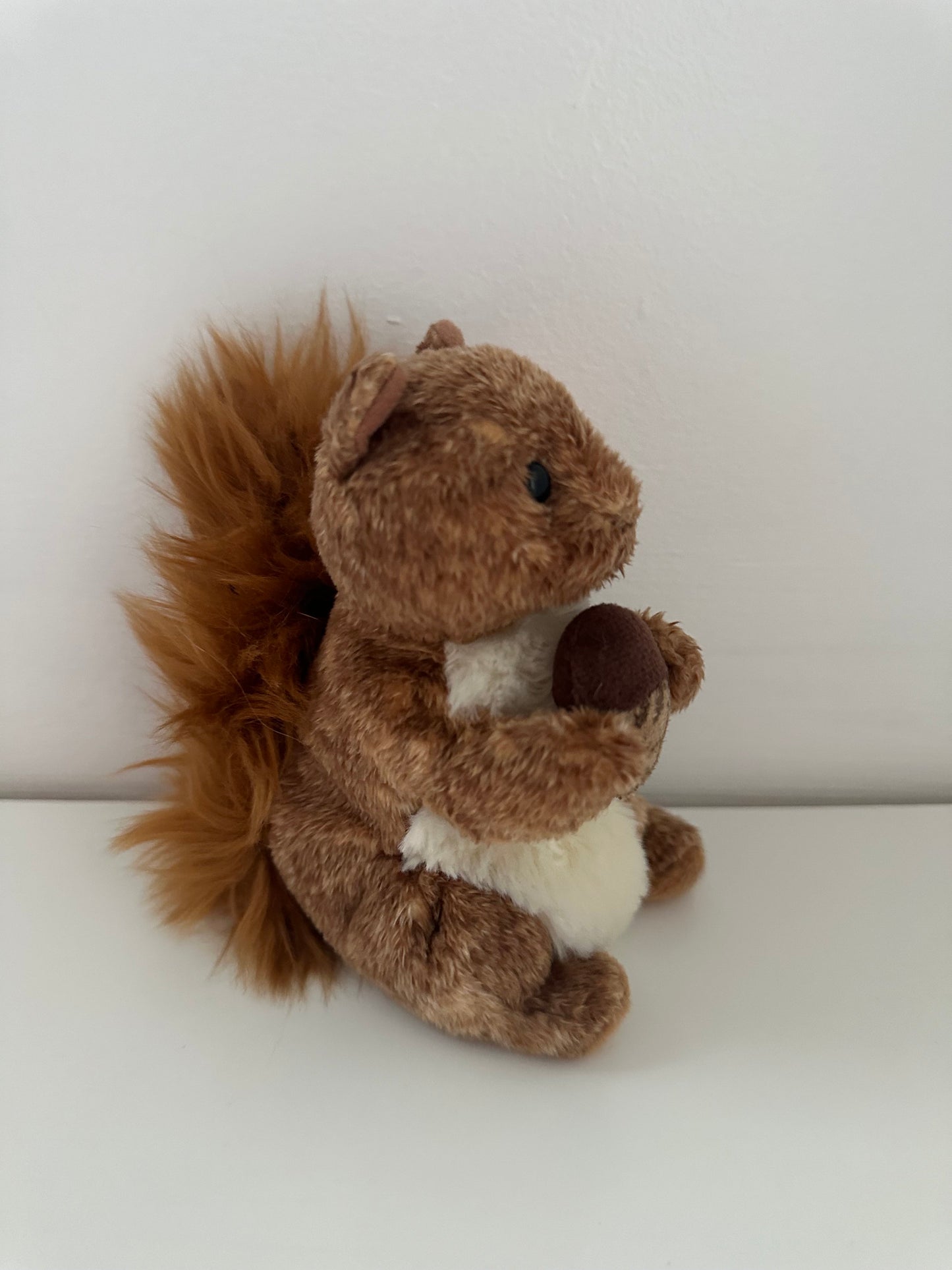 Ty Beanie Baby “Treehouse” the Adorable Little Squirrel! (5 inch)