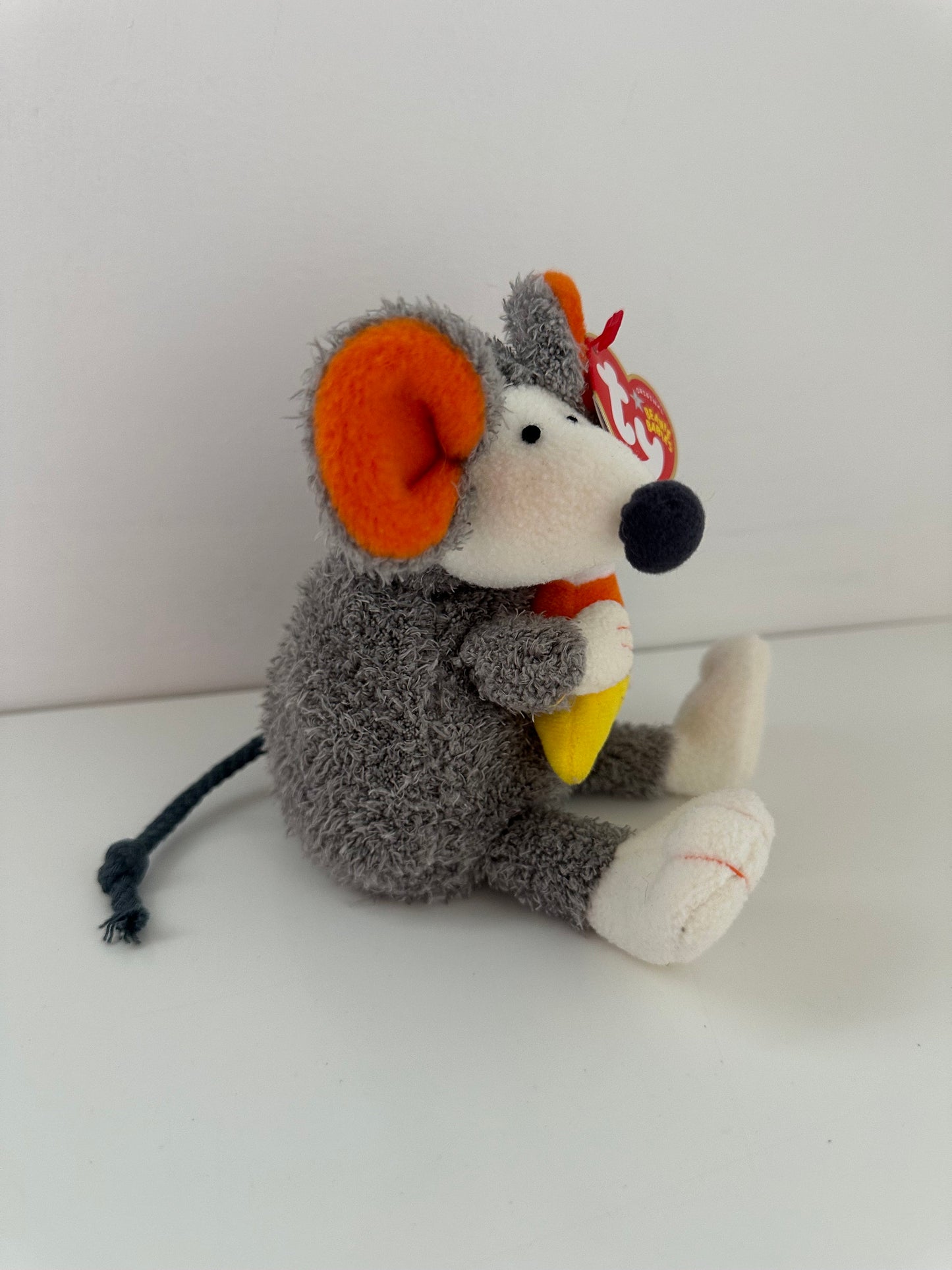 Ty Beanie Baby “Ratzo” the Gray Rat Holding Candy Corn (5.5 inch)