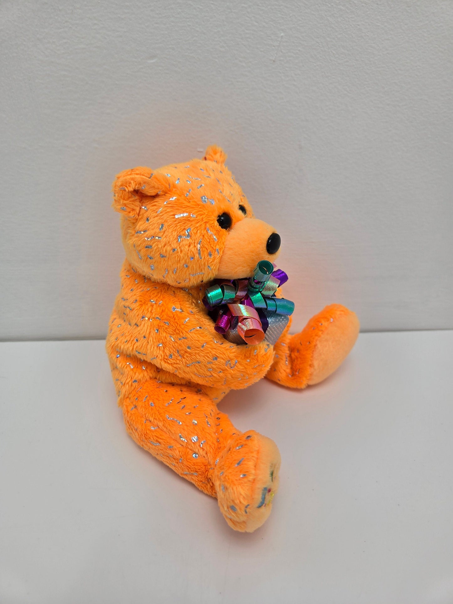 Ty Beanie Baby Orange “Happy Birthday” Bear Holding Present (7.5 inch)