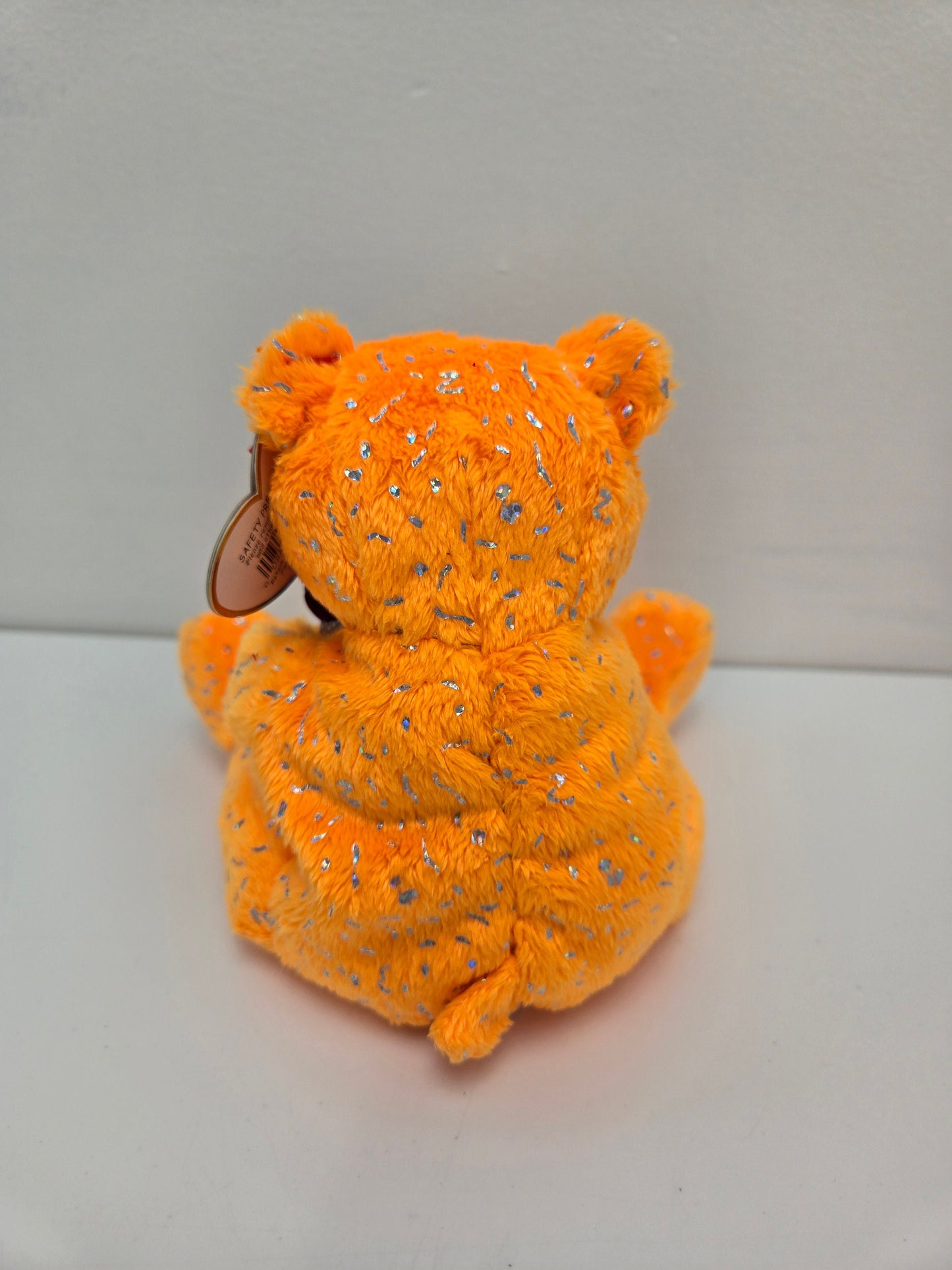 Ty Beanie Baby Orange “Happy Birthday” Bear Holding Present (7.5 inch)