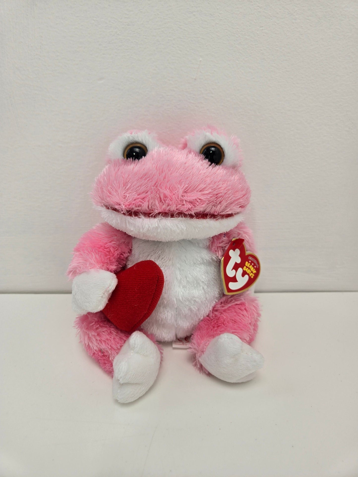 TY Beanie Baby “Lovie”‘the Pink Valentine Frog Holding Heart (6 inch)