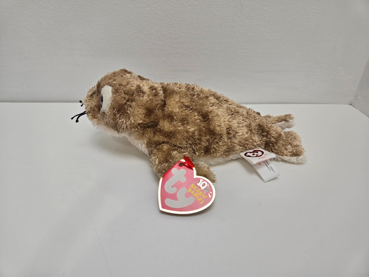 Ty Beanie Baby “Fins” the Seal (7.5 inches)