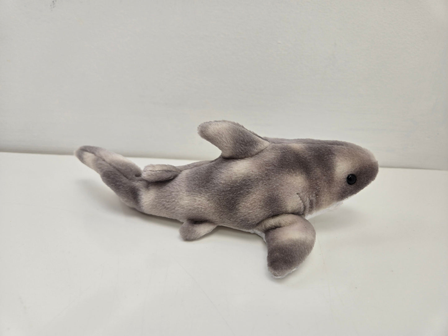 Ty Beanie Baby “Finn” the Gray Shark (9 inch)