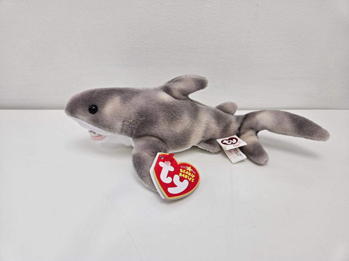 Ty Beanie Baby “Finn” the Gray Shark (9 inch)