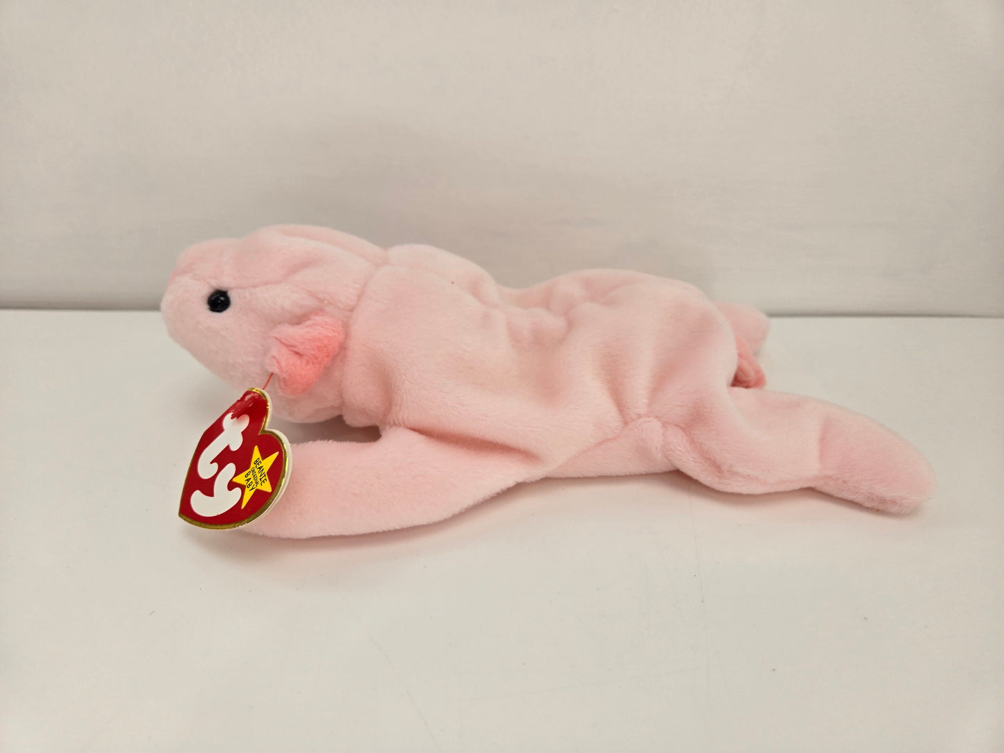 Ty Beanie Baby “Squealer” the Pig ! (8 inch)