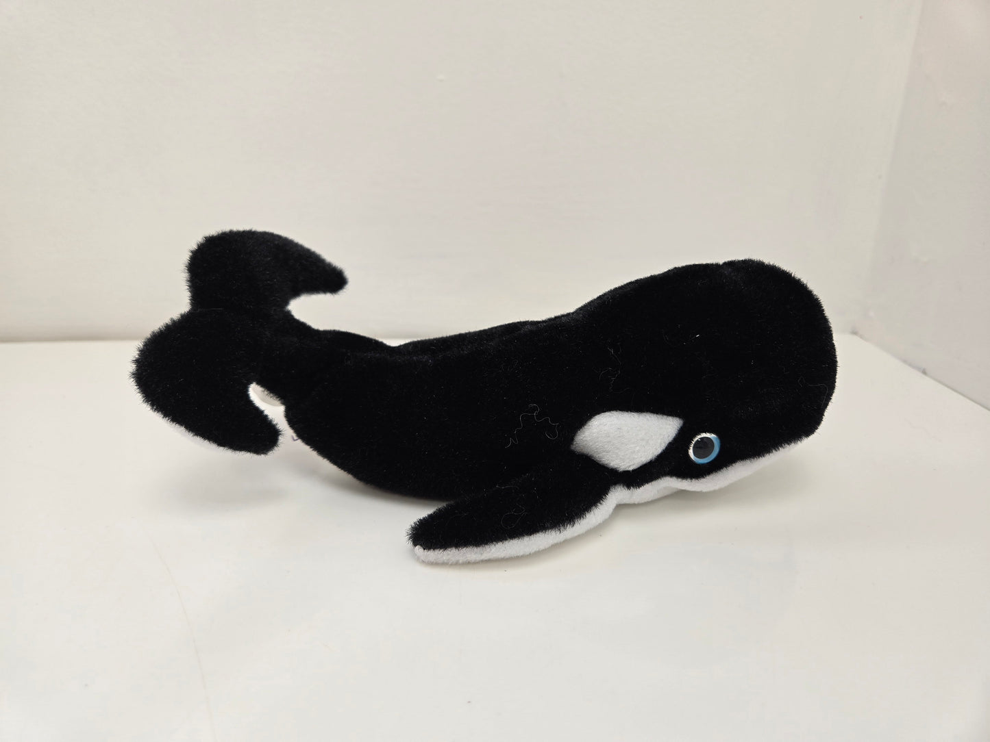 Ty Beanie Baby “Anchor” the Whale (7 inch)