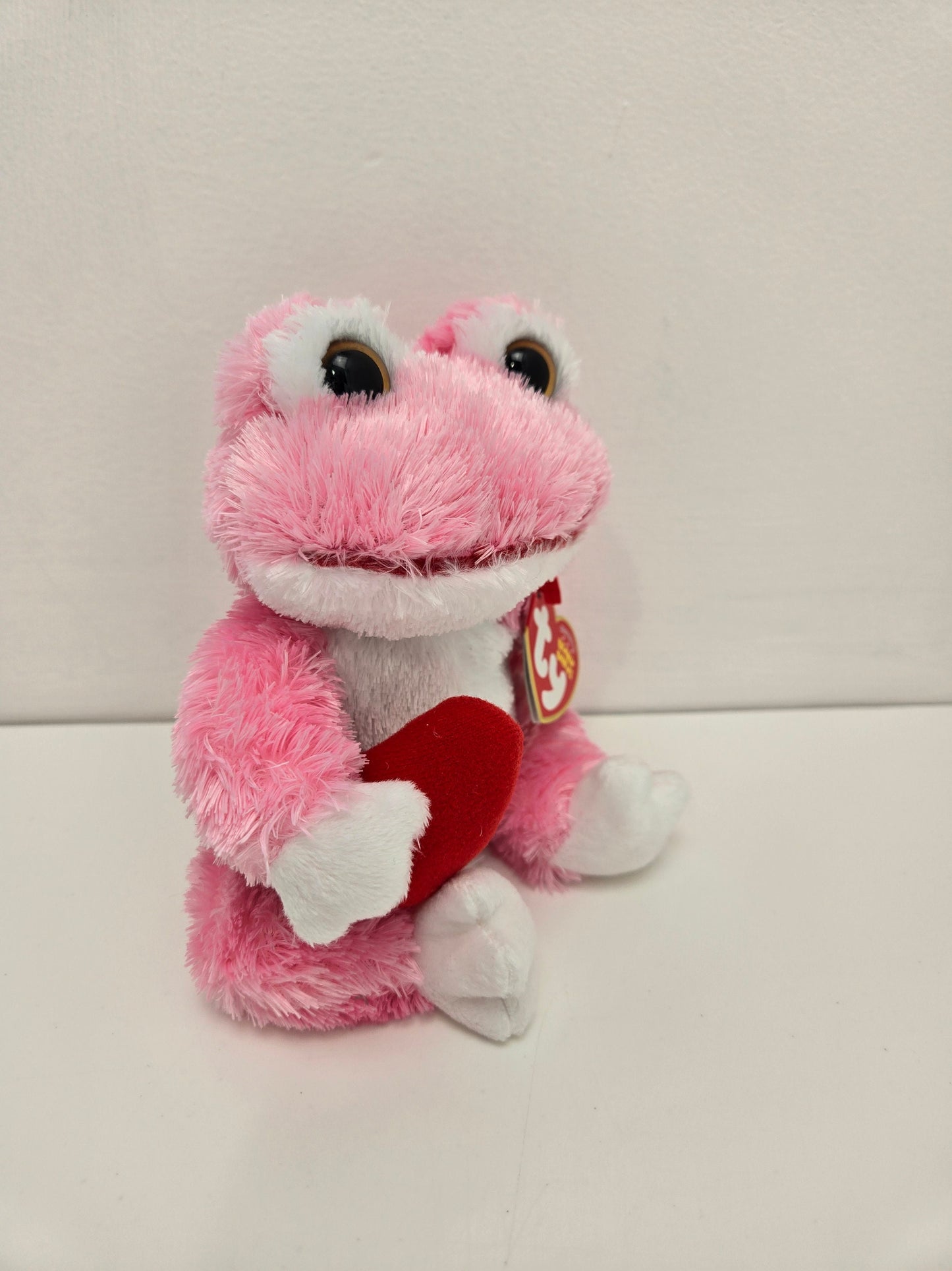 TY Beanie Baby “Lovie”‘the Pink Valentine Frog Holding Heart (6 inch)