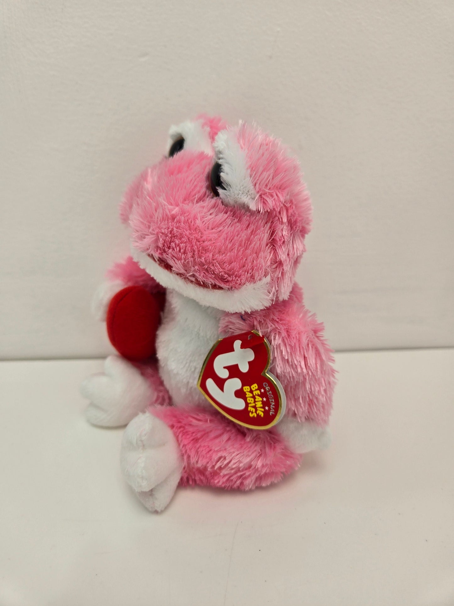 TY Beanie Baby “Lovie”‘the Pink Valentine Frog Holding Heart (6 inch)