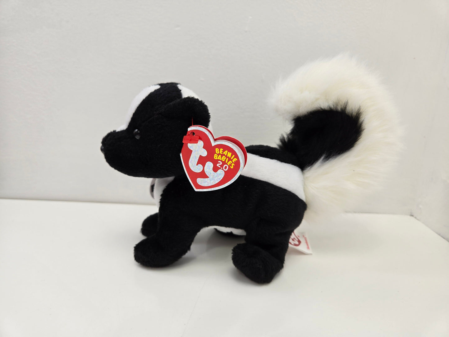 Ty Beanie Baby 2.0 “Skunkers” the Skunk ! (6 inch)