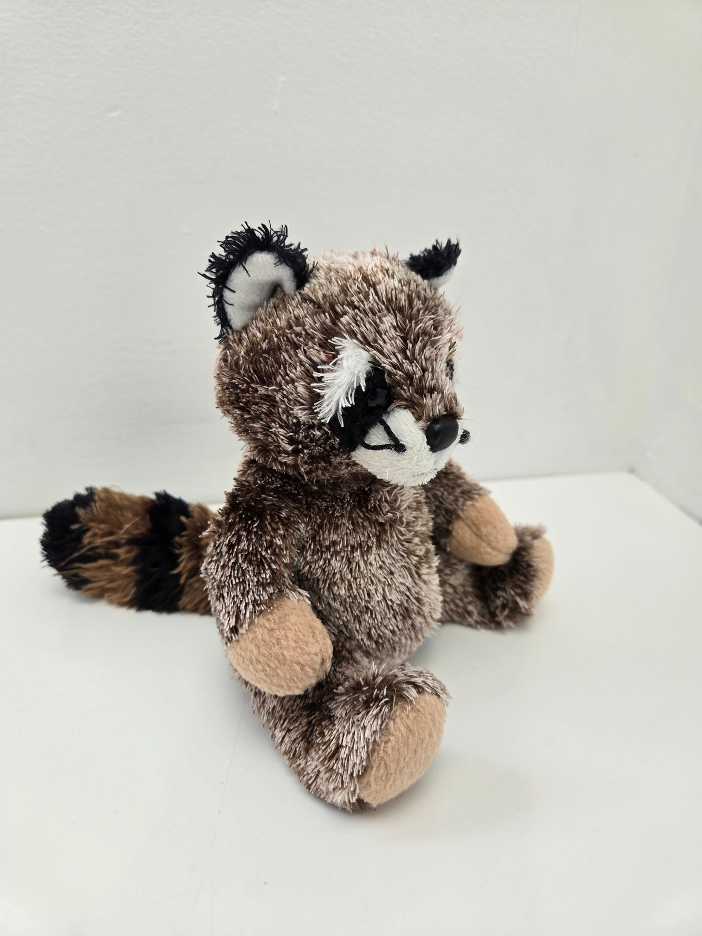 Ty Beanie Baby “Sneaks” the Racoon! (5.5 inch)