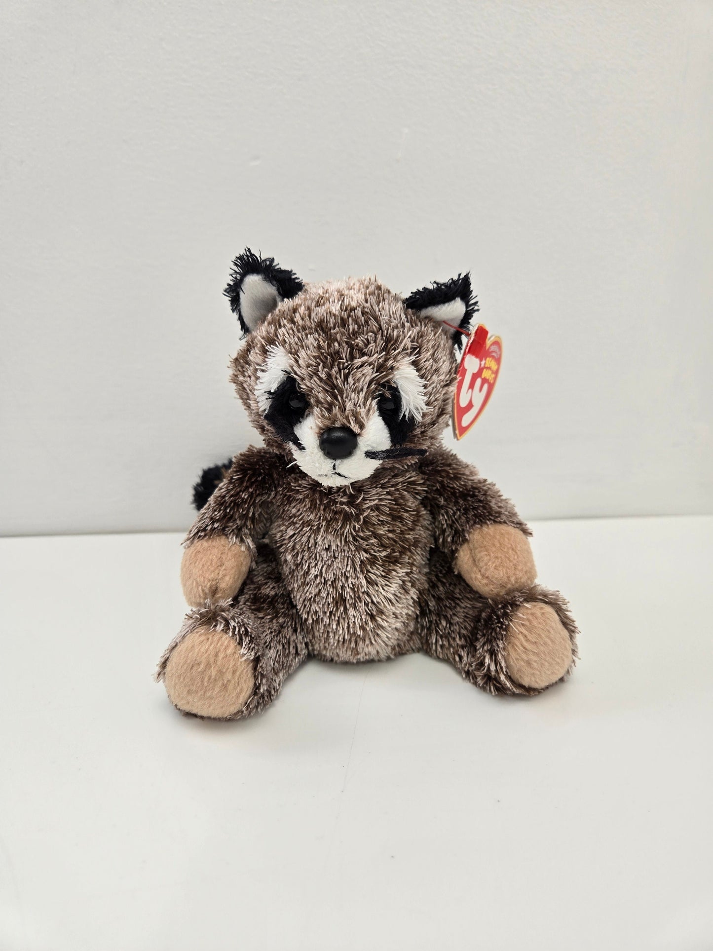 Ty Beanie Baby “Sneaks” the Racoon! (5.5 inch)