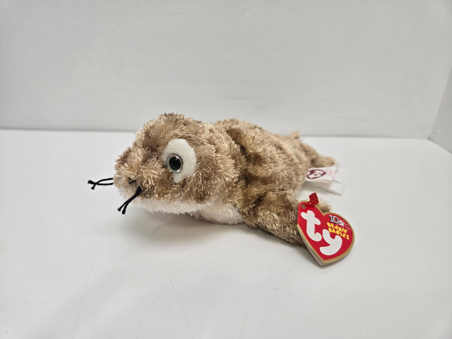 Ty Beanie Baby “Fins” the Seal (7.5 inches)