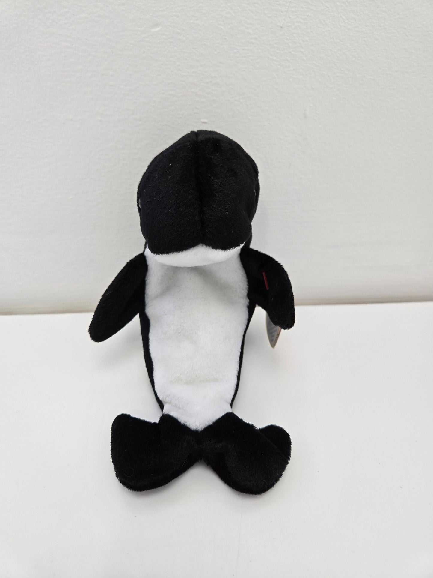 Ty Beanie Baby “Waves” the Black and White Whale  (7 inch)