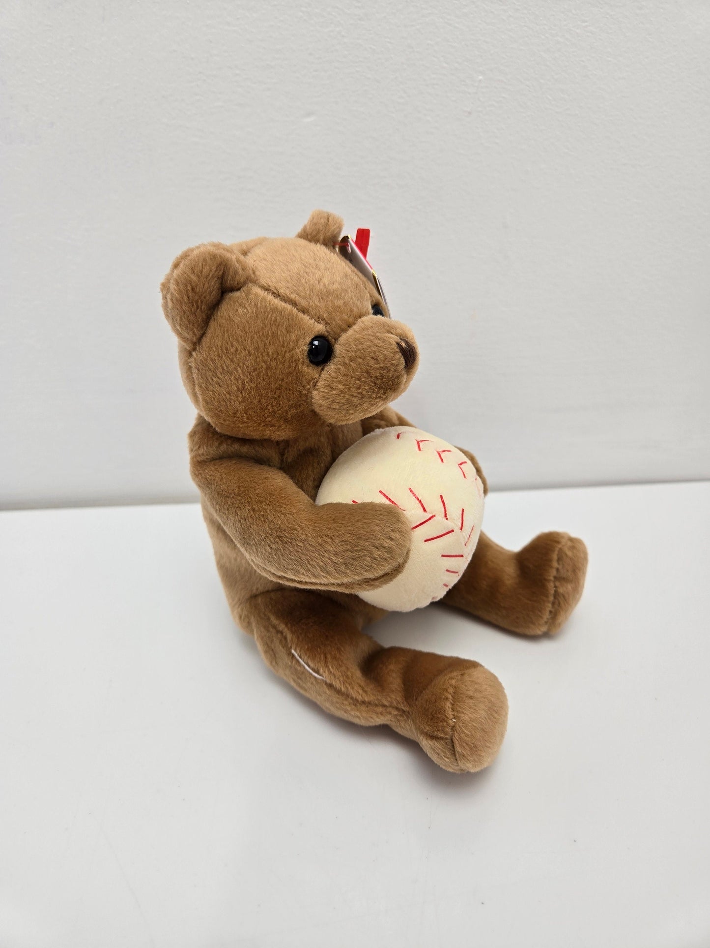 Ty Beanie Baby “Shortstop” the Bear Holding a Baseball! (6.5 inch)