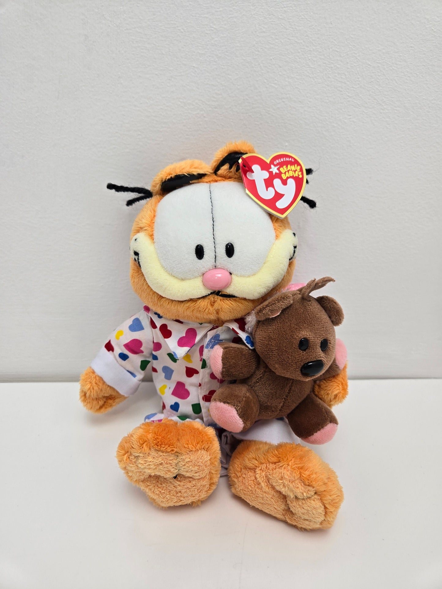 Ty Beanie Baby “Goodnight Garfield” the Garfield Cat Holding Pooky! (9 inch)