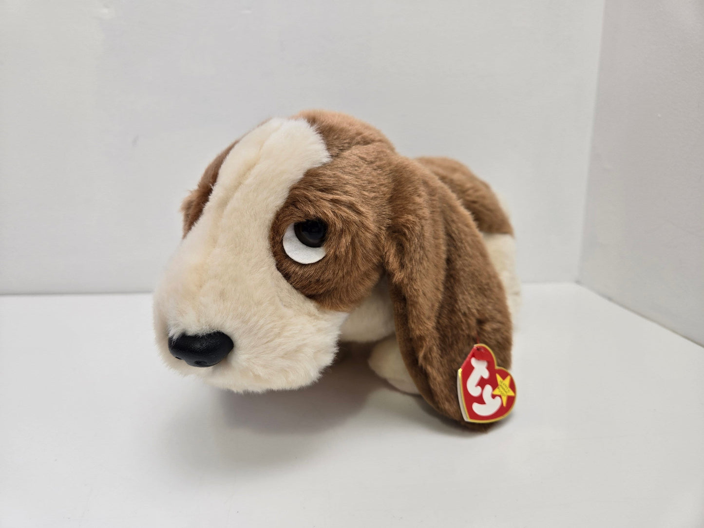 Ty Beanie Buddy “Tracker” the Basset Hound (11.5 inch)