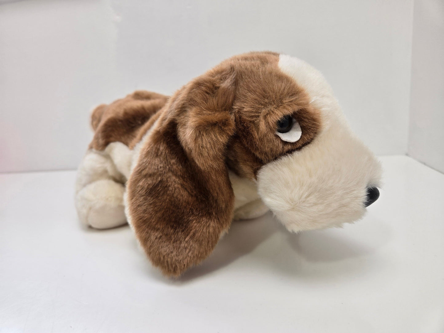 Ty Beanie Buddy “Tracker” the Basset Hound (11.5 inch)