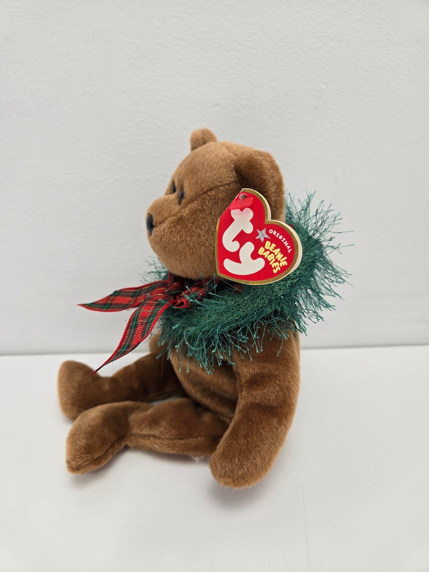 Ty Beanie Baby “Hollydays” the Holiday Bear Wearing Wreath (8.5 inch)